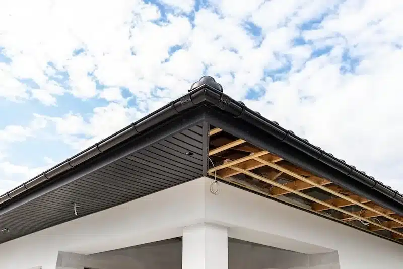 Roof under eaves - Lindholm Exteriors